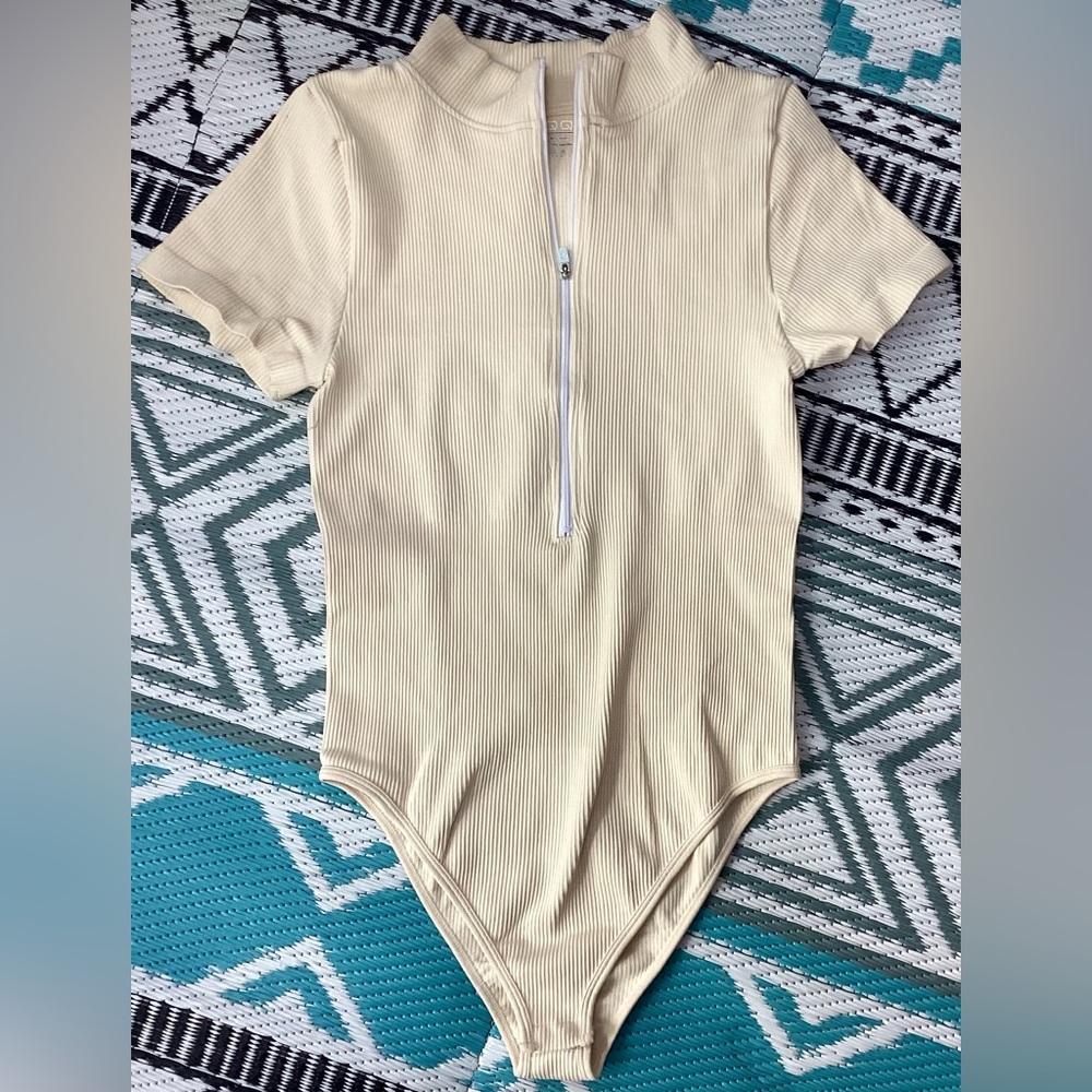OQQ Zipper Short Sleeve Tummy Control Bodysuit